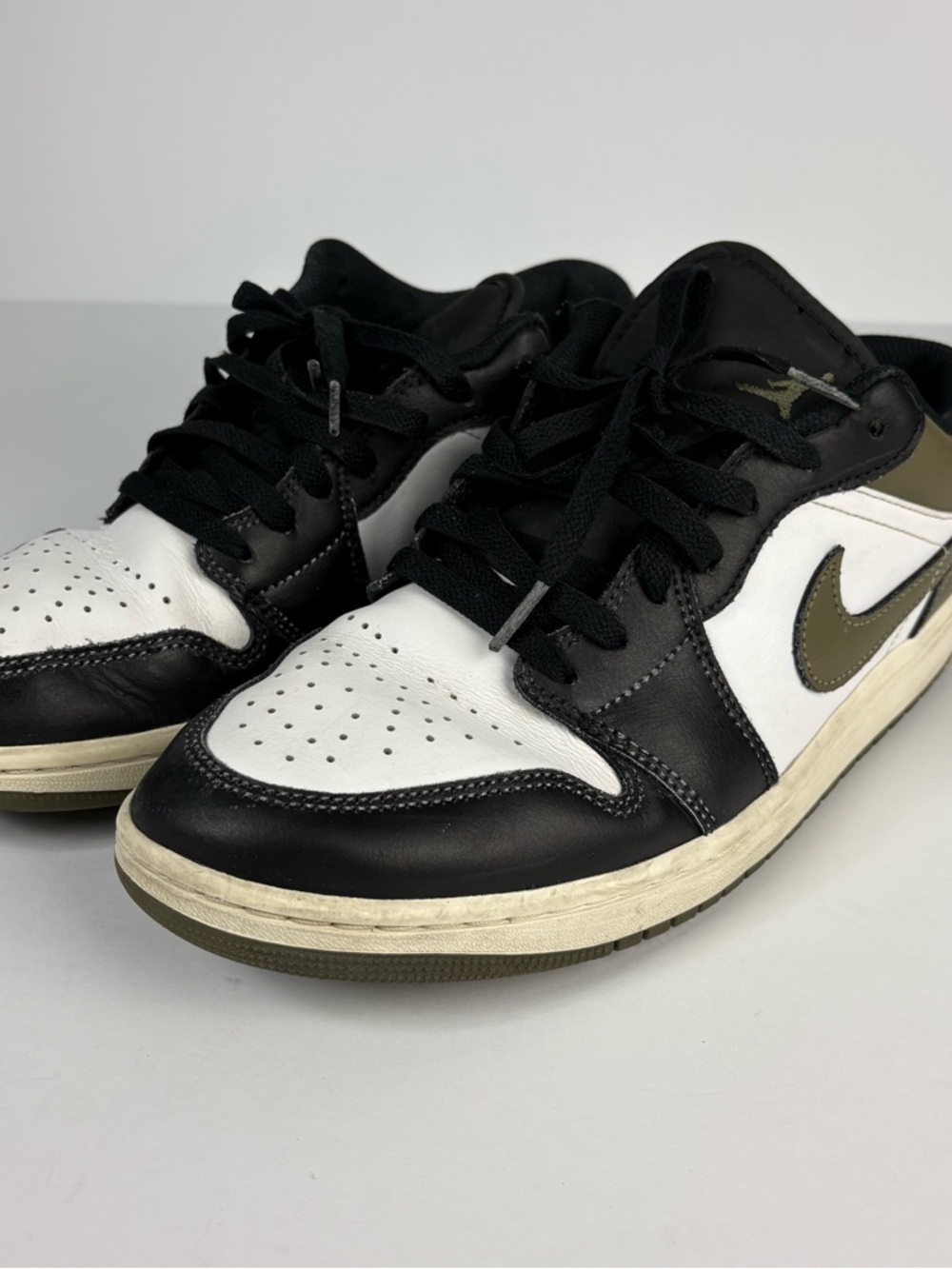 Nike Low-Top Sneakers Black White Olive Swoosh Jordan 1